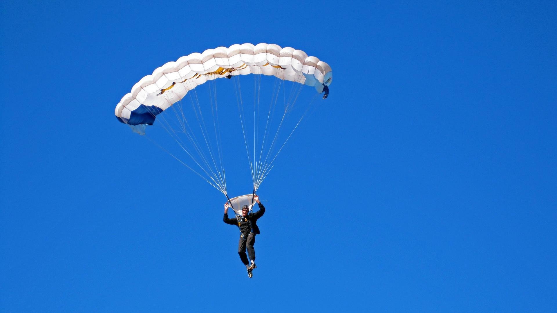 开云真人体育娱乐-“逆境中的冠军：车手如何在极端条件下坚持到底”