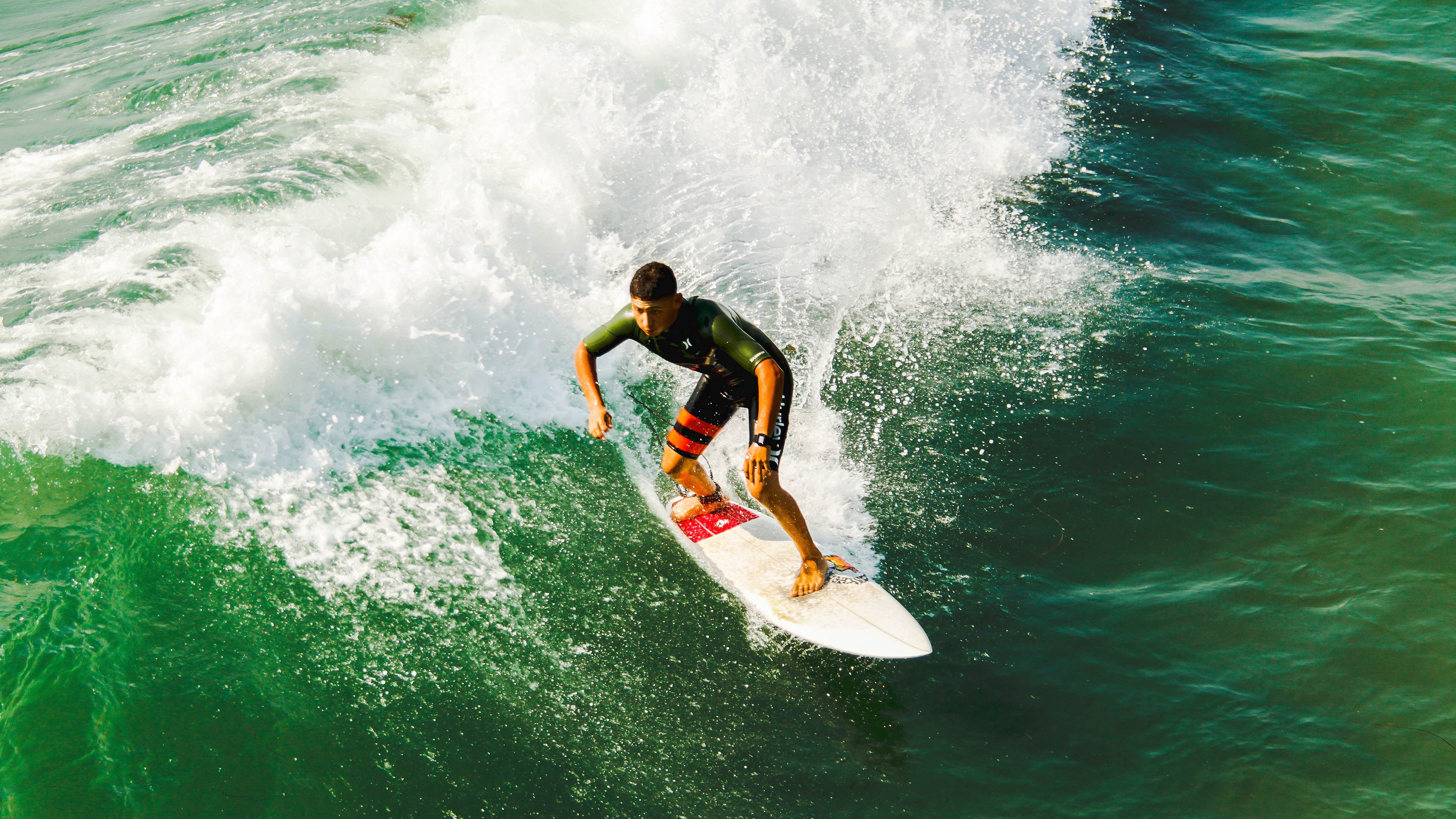 开云体育平台-中国足球国家队中场组织能力持续提升，中国足球中场现役人员